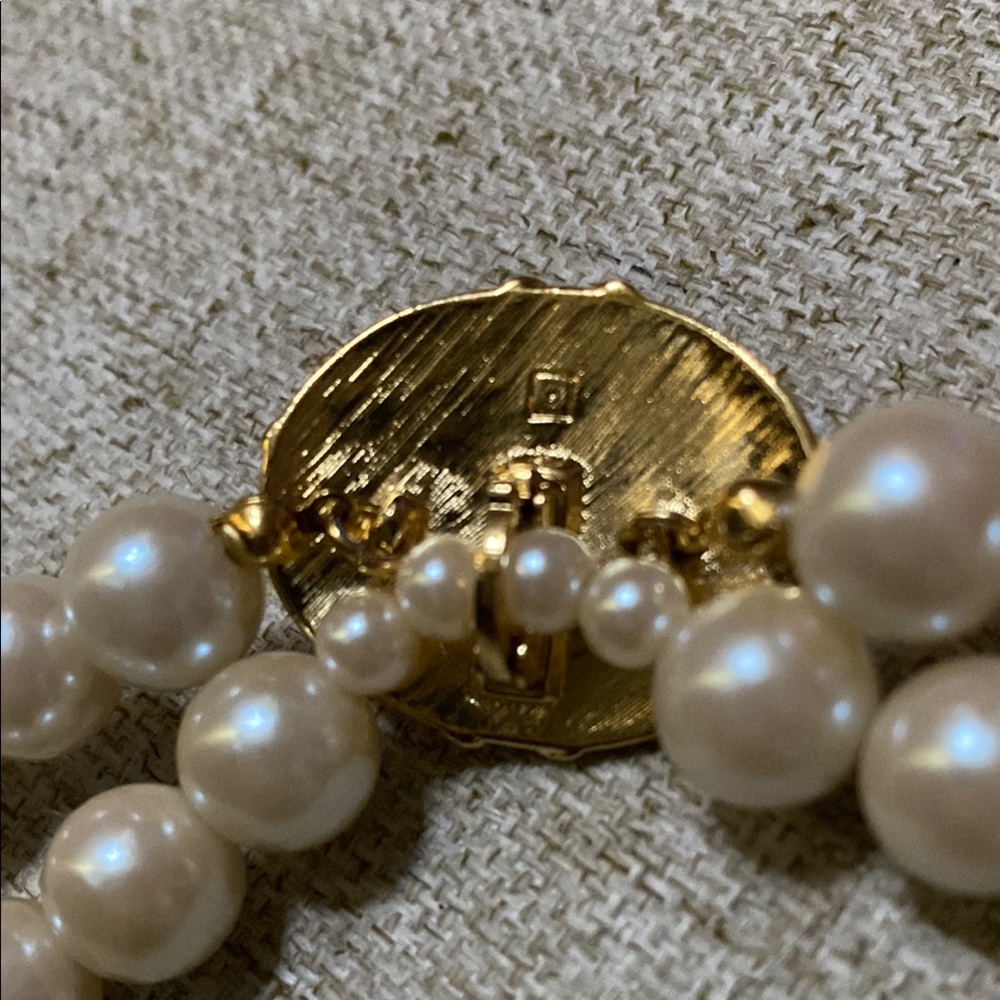 Vintage Cream and Gold Pearl Necklace - Picture 7 of 11